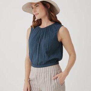 Pact Coastal Double Gauze Bubble Hem Top in French Navy. Size Medium